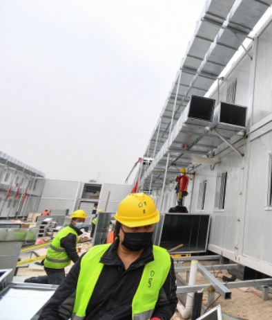 Chinese employees work at the construction site of the Huoshenshan hospital, which means "Fire God Mountain", before handed over to China's army in Wuhan in China's central Hubei province on February 2, 2020. - China's army on February 2 was given control of a nearly-finished field hospital that will treat patients at the epicentre of a deadly virus epidemic that has severely strained medical facilities. (Photo by STR / AFP) / China OUT (Photo by STR/AFP via Getty Images)